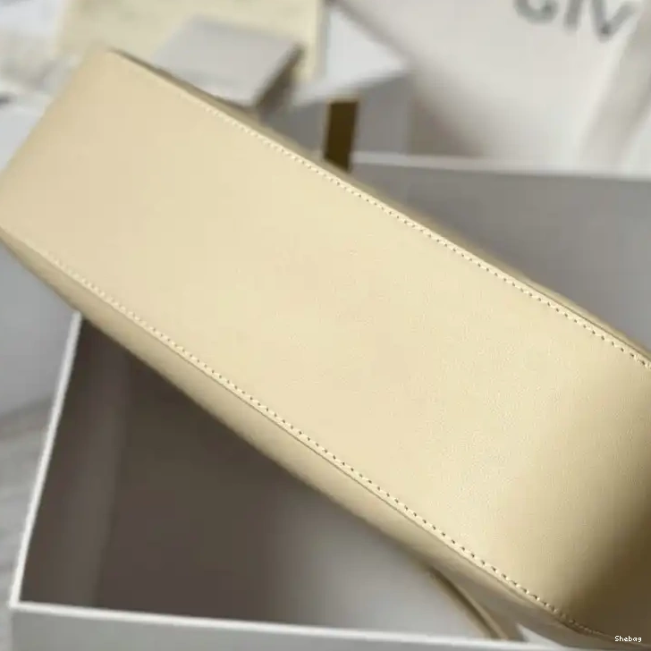 2206RF0012 Bag Givenchy 0811